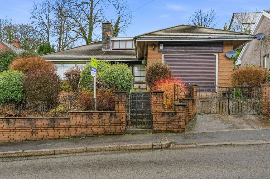 2 bed bungalow for salePark Gardens, Blaenavon NP4