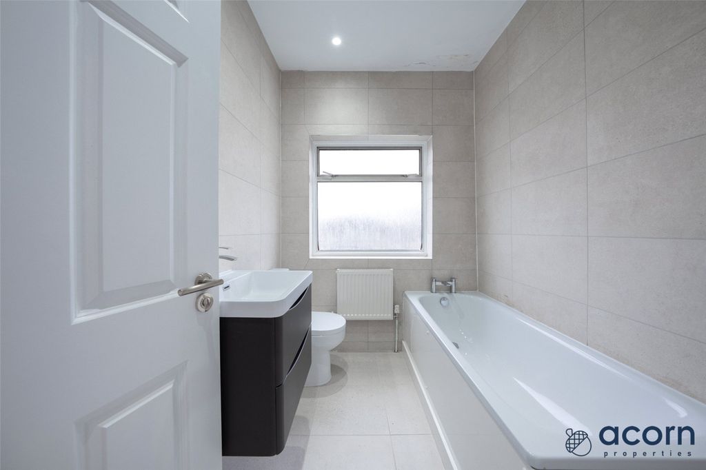 Additional image 9 of 5 bed terraced house for saleWakemans Hill Avenue, Colindale, London NW9