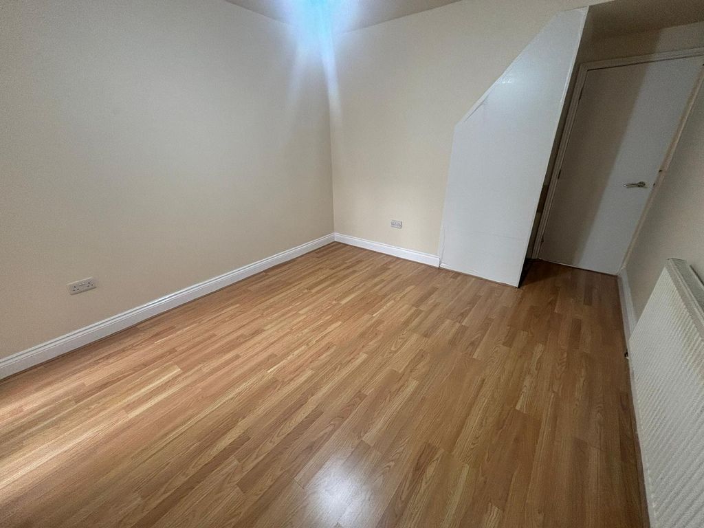 2 bed flat to rentMountcastle Road, Leicester LE3 photo 2