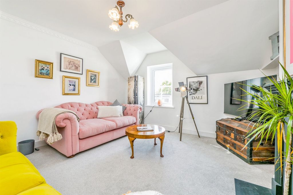 1 bed flat for saleCathedral Road, Cardiff CF11 photo 2