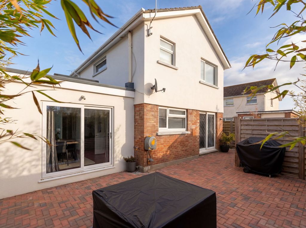 4 bed detached house for saleNumero Neuf, St Clement JE2 photo 2