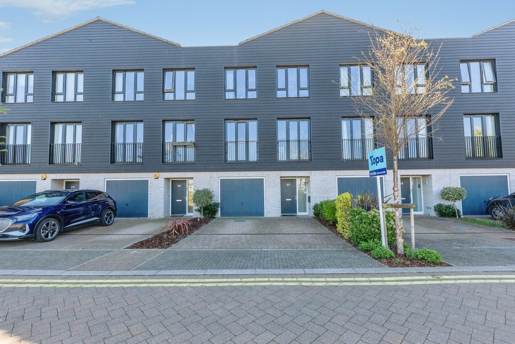 4 bed terraced house for saleCommon Creek Wharf, Rochester ME1