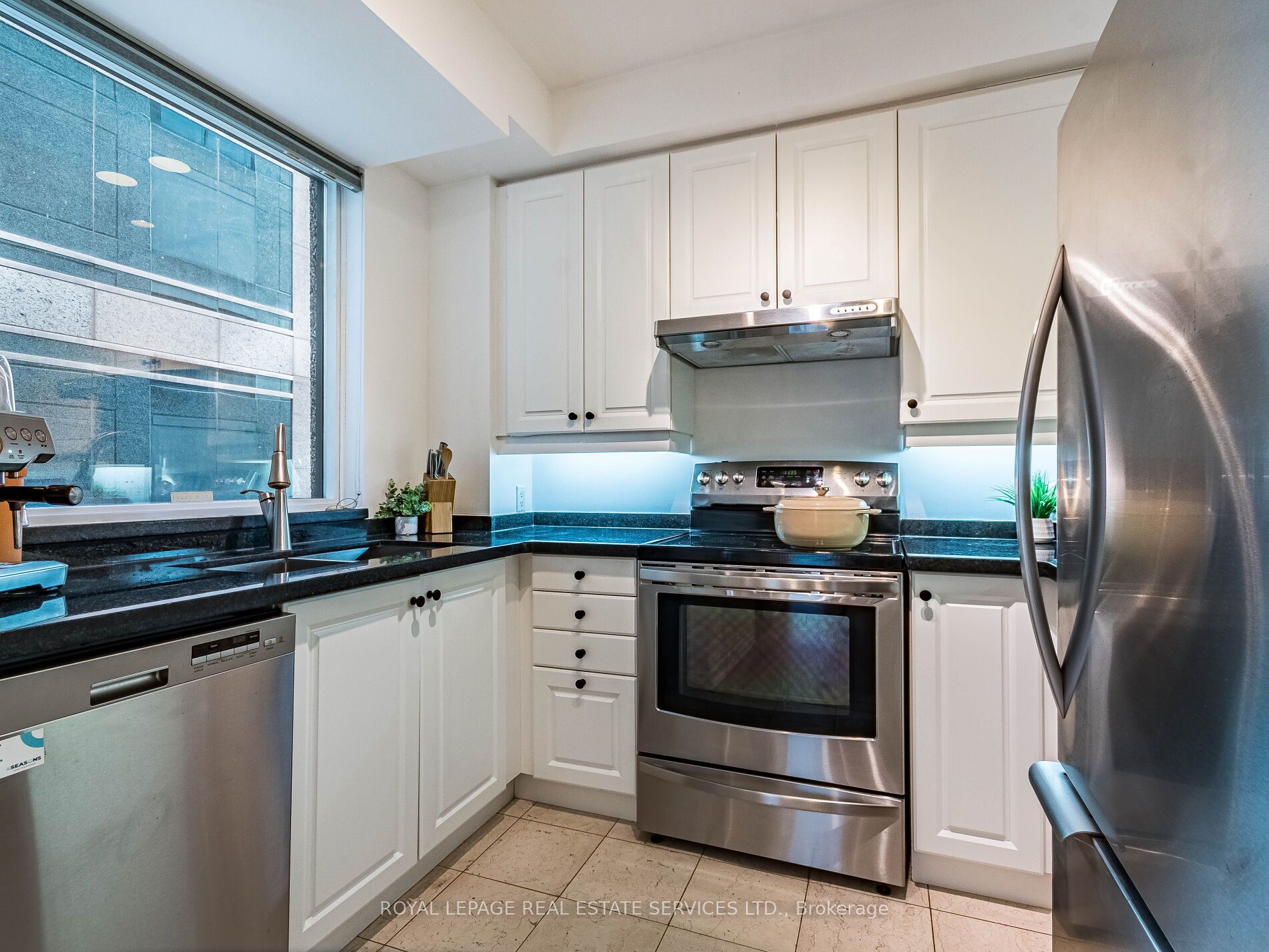 Additional image 5 of 802-55 Bloor Street E, Toronto, ON, M4W 3W6