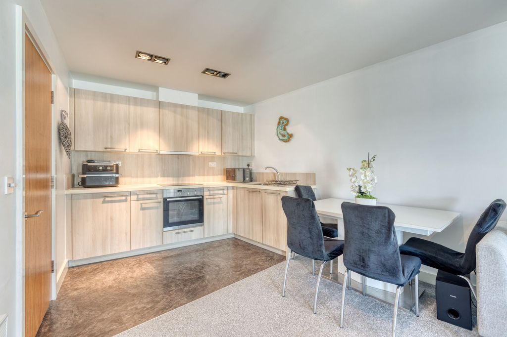 Additional image 7 of 1 bed flat for sale66 Saviours Place, St Helier JE2