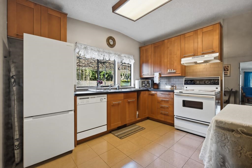 Additional image 3 of 12337 98 Avenue, Surrey, BC, V3V 2K2