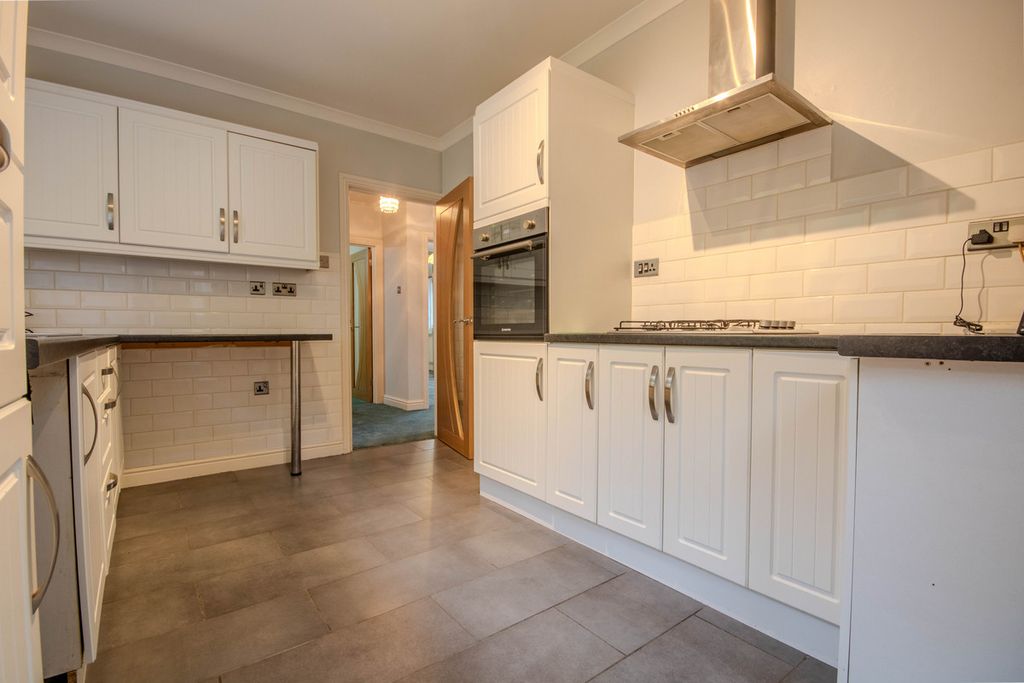 2 bed bungalow for saleManor Way, Pontypool NP4 photo 3