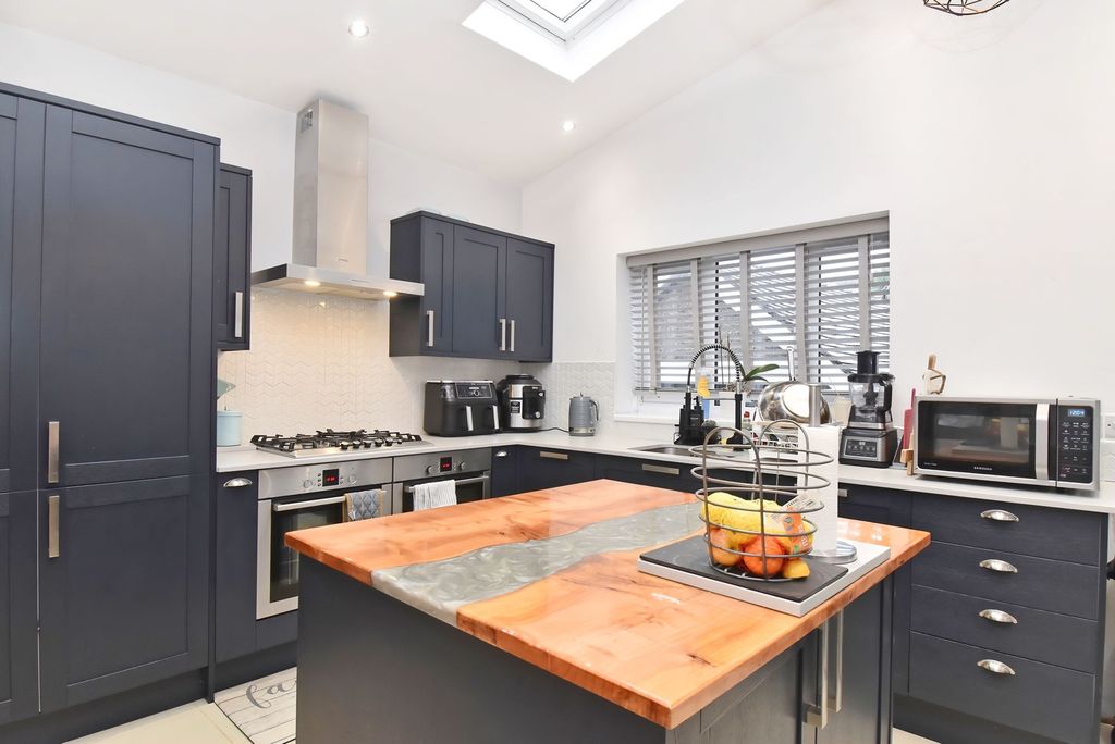 Additional image 7 of 3 bed semi-detached house for saleCarlton Road, Newport NP19