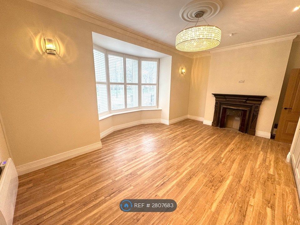 2 bed flat to rentMuseum View, Cardiff CF10 photo 5