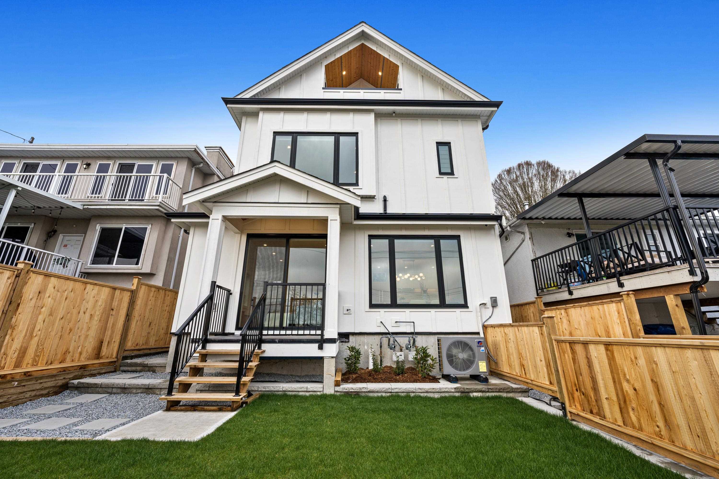 3156 8th Avenue E, Vancouver, BC, V5M 1X6