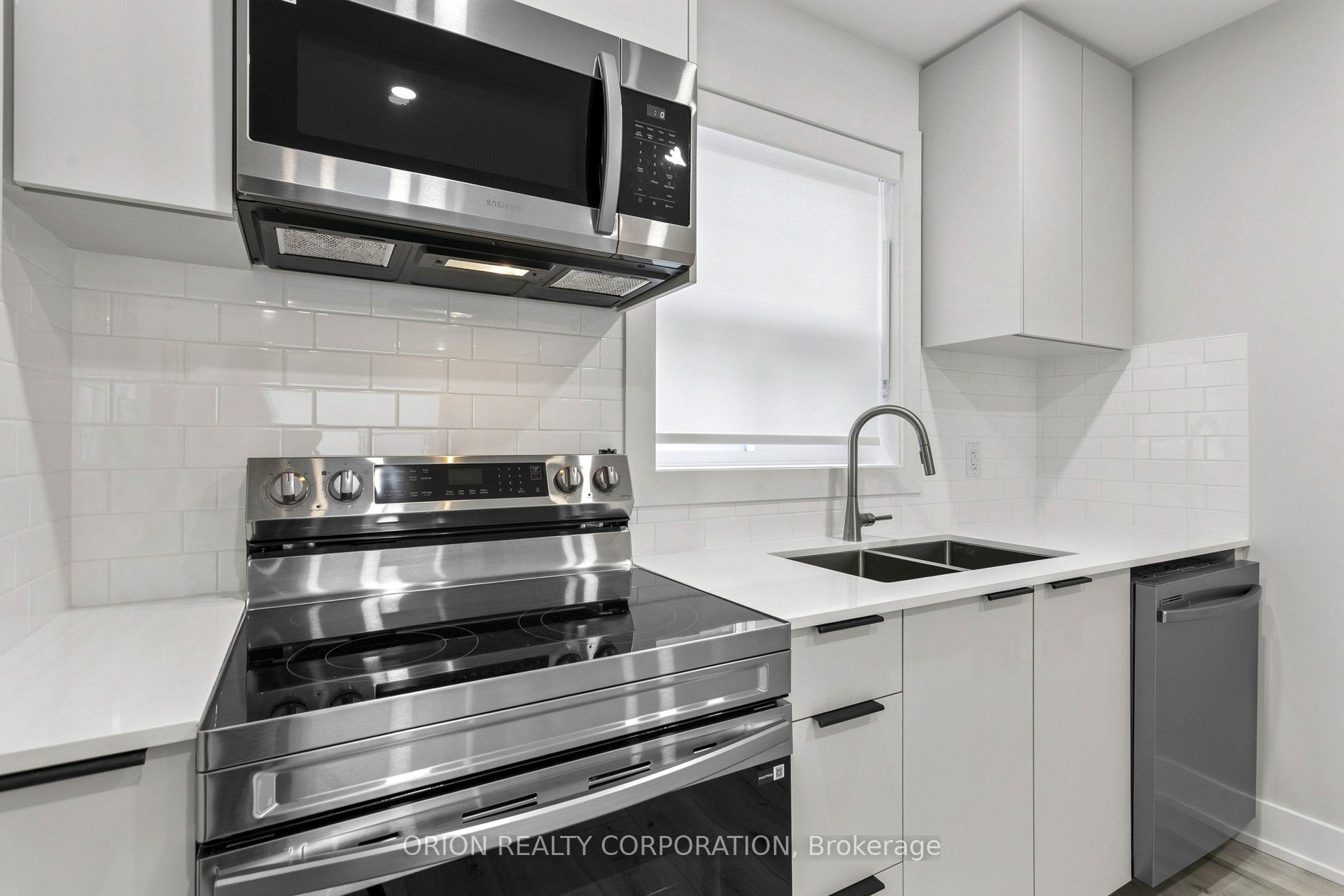 Additional image 5 of 4-35 Third Street, Toronto, ON, M8V 2X7