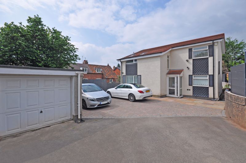 3 bed detached house for saleDetached Modern House, Oakfield Gardens, Newport NP20