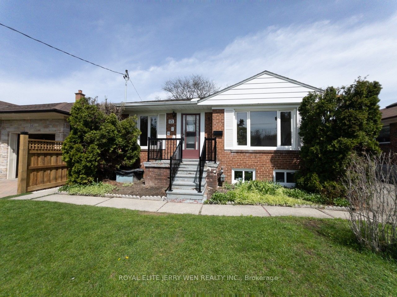 Upper-12 North Heights Road, Toronto, ON, M9B 2T1