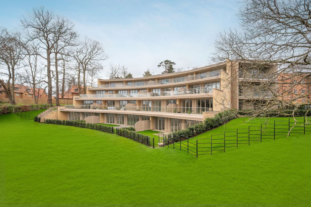 3 bed flat for saleMaderia Walk, Sunningdale SL5