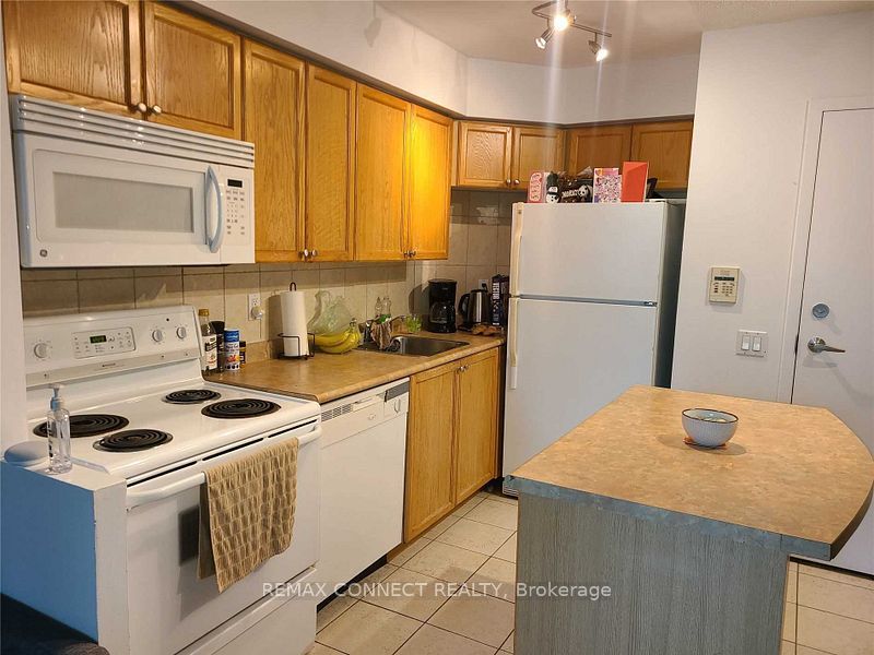 511-30 Harrison Garden Boulevard, Toronto, ON, M2N 7A9 photo 3