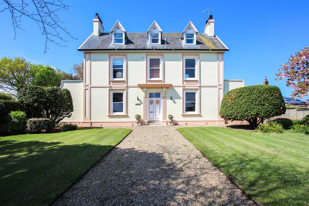 4 bed property for saleRue Des Hautgards, Vale, Guernsey GY3