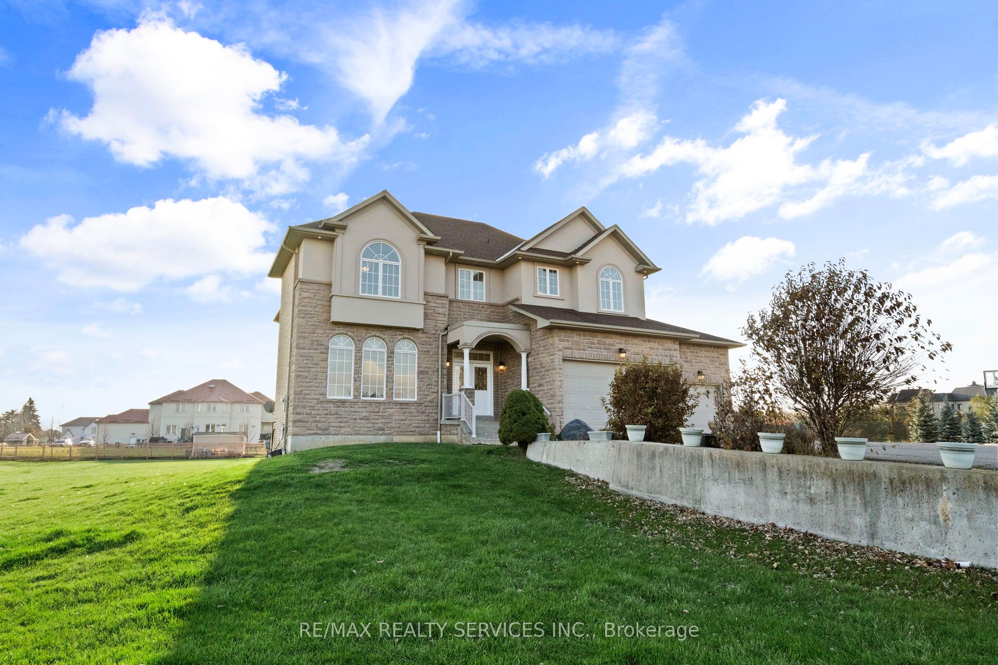 5 Farina Drive, Brampton, ON, L6P 0E3
