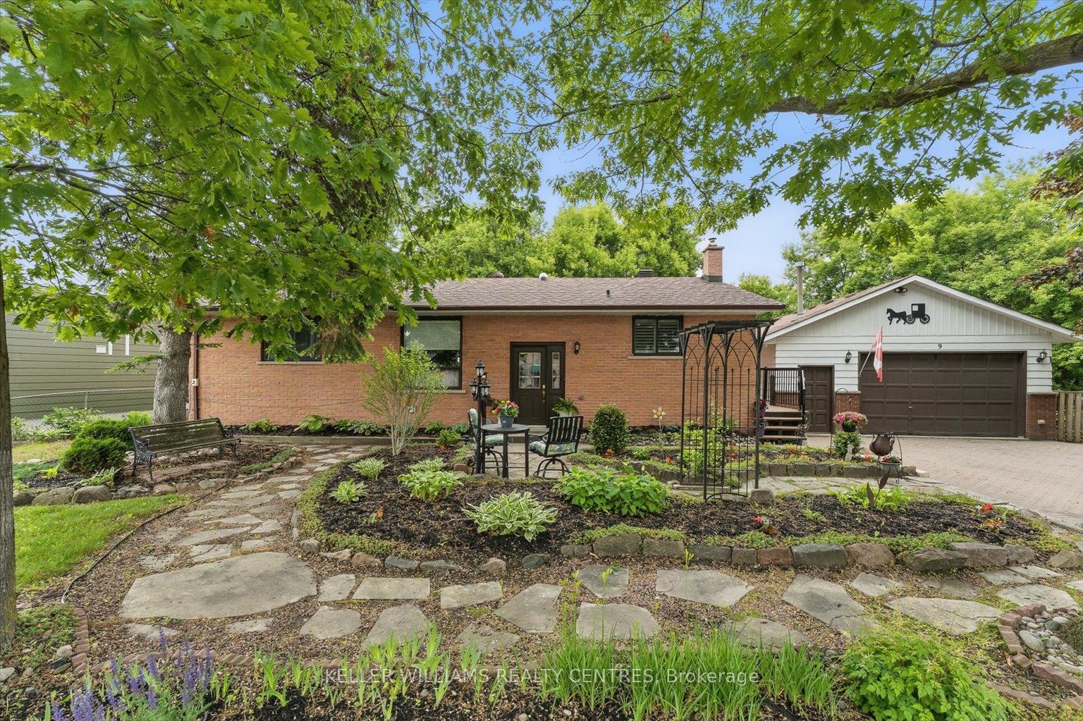 9 Thompson Drive, East Gwillimbury, ON, L9N 1L8