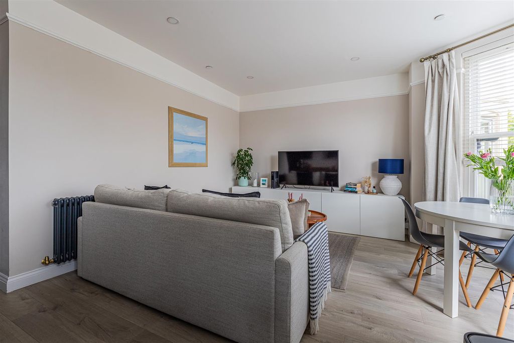 Additional image 8 of 2 bed flat for saleShirley Road, Roath Park, Cardiff CF23