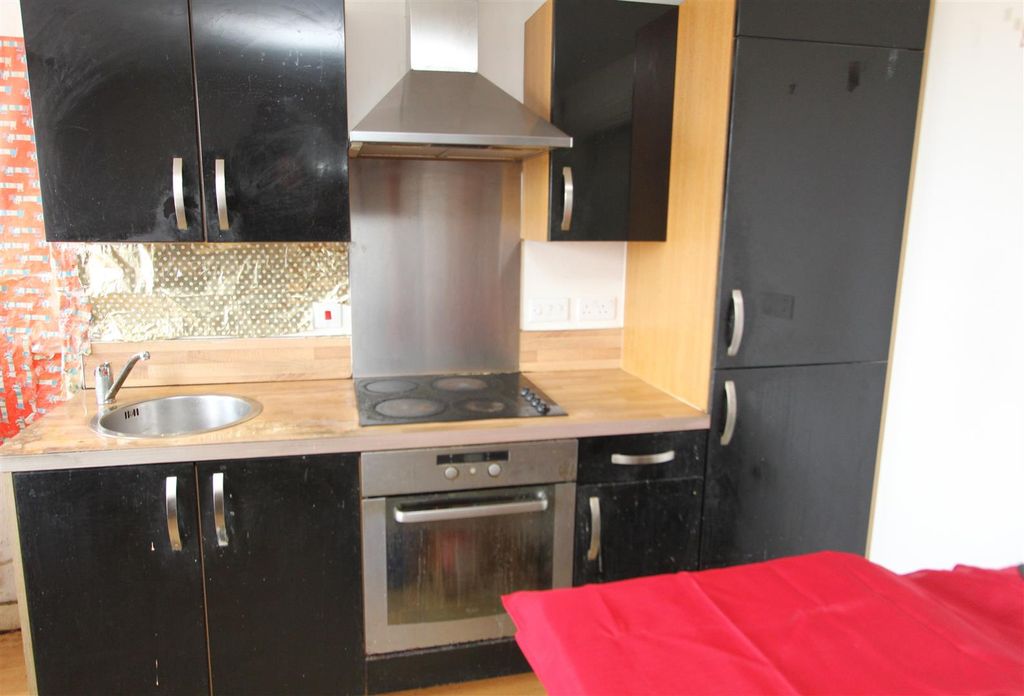 Additional image 2 of 1 bed flat for saleEcho Central One, Cross Green Lane LS9