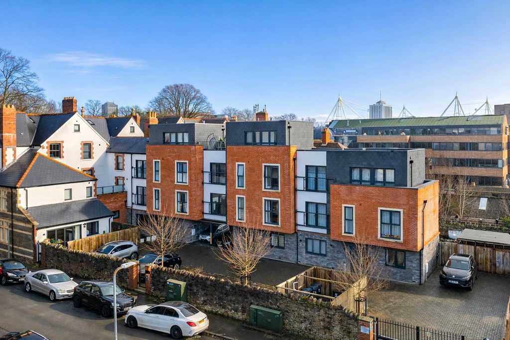 4 bed town house for saleHamiliton Villas, Cathedral Road, Pontcanna, Cardiff CF11