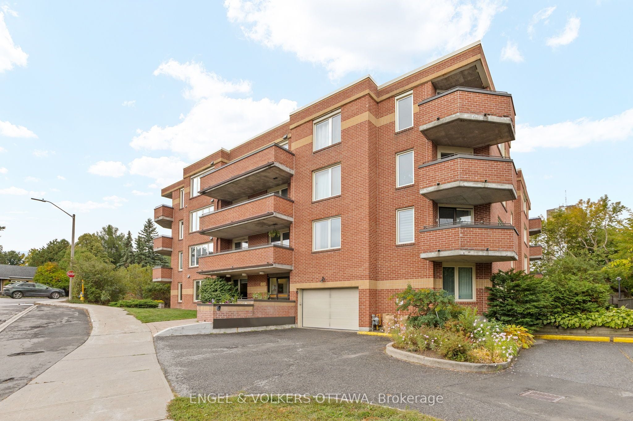 101-800 Mckellar Avenue, Ottawa, ON, K2A 2X5