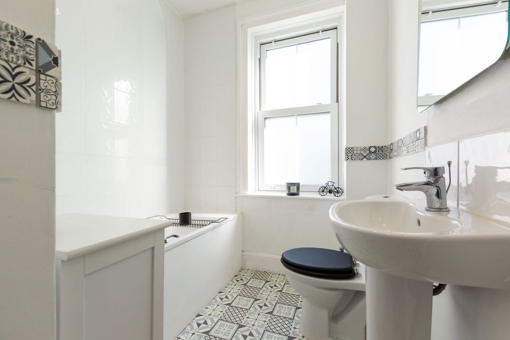 Additional image 9 of 2 bed flat for sale2B, 75 New Street, St Helier JE2
