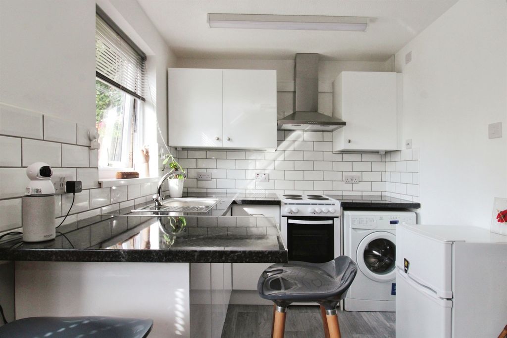 Studio for saleForest View, Cardiff CF5 photo 4