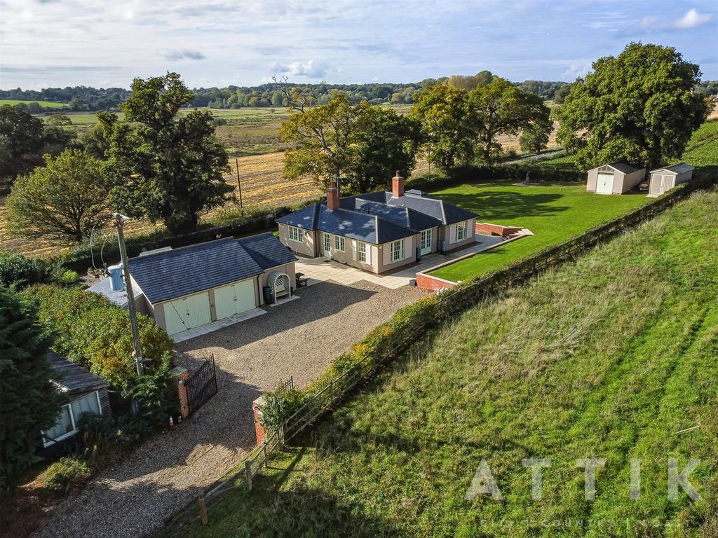 3 bed detached bungalow for saleSouthwold Road, Bulcamp, Halesworth IP19