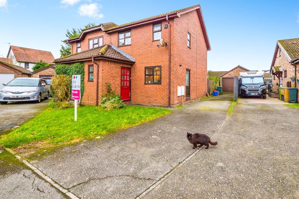 3 bed semi-detached house for saleThrush Close, St. Mellons, Cardiff CF3