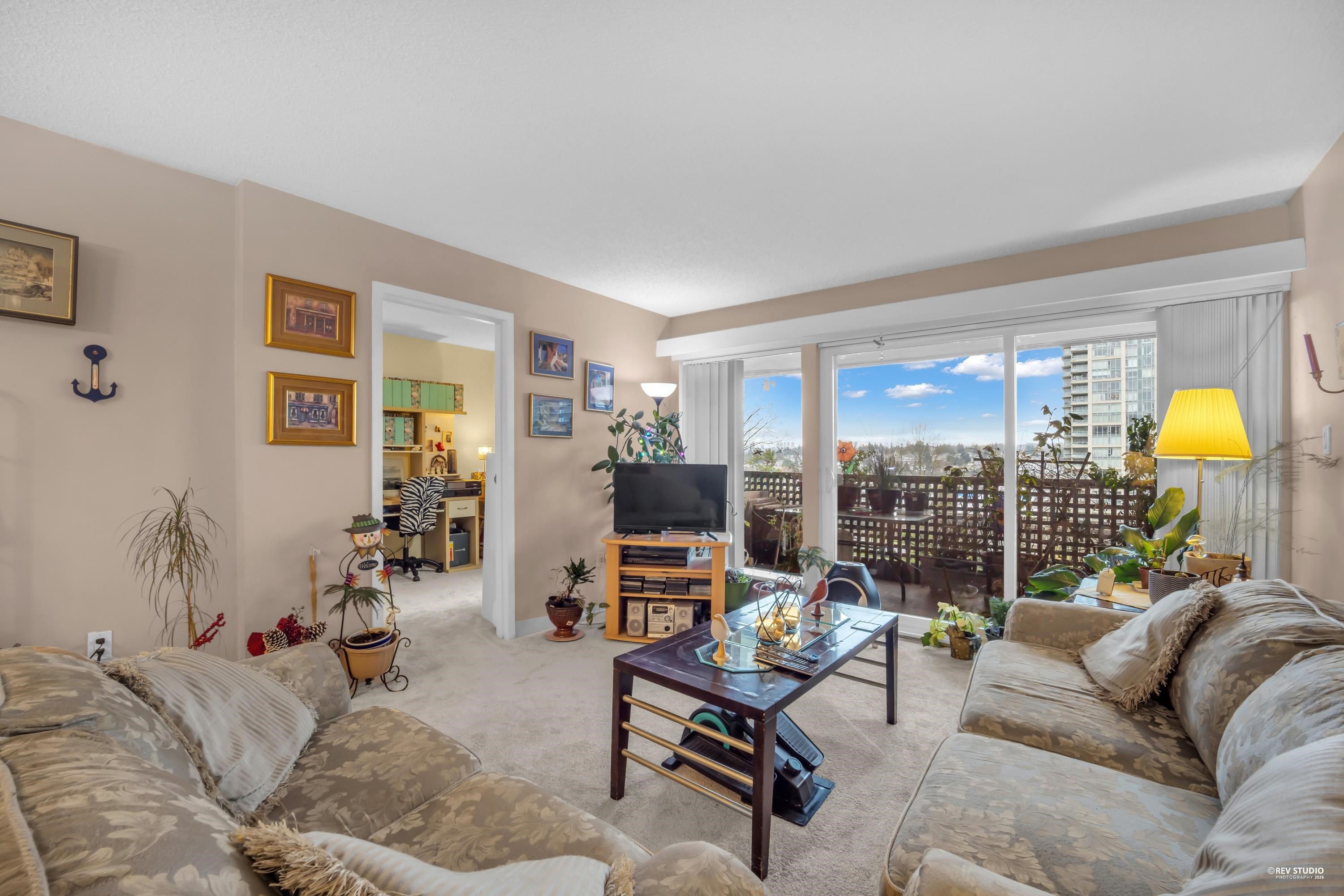 304-4941 Lougheed Highway, Burnaby, BC, V5B 4S6 photo 4