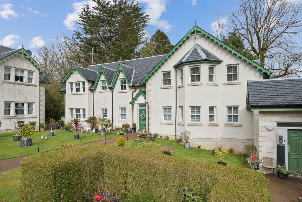 2 bed flat for saleFlat 3 Dalandhui East, Garelochhead, Helensburgh G84