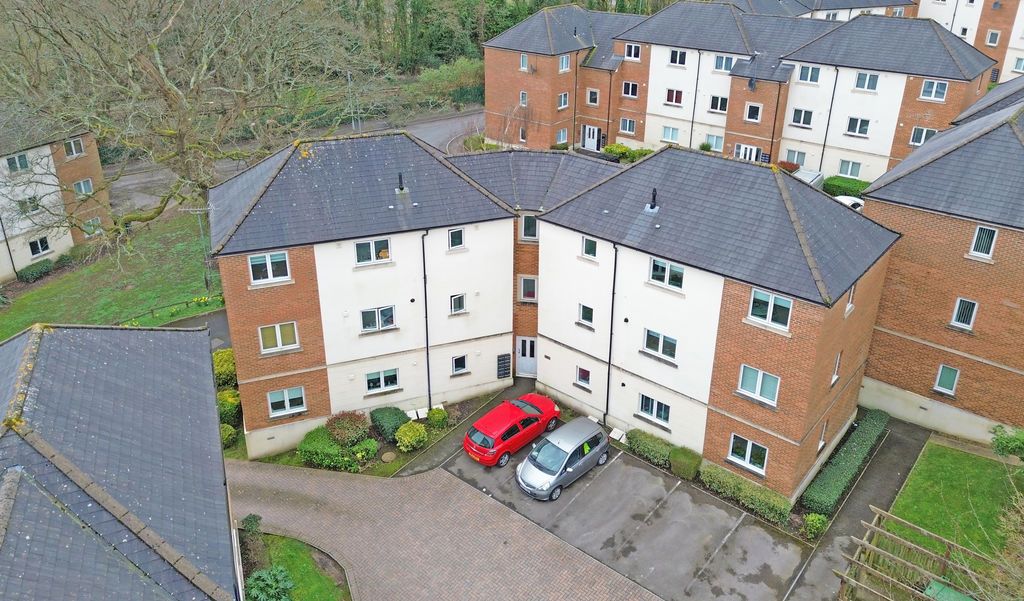 2 bed flat for saleRefurbished Flat, Golden Mile View, Newport NP20