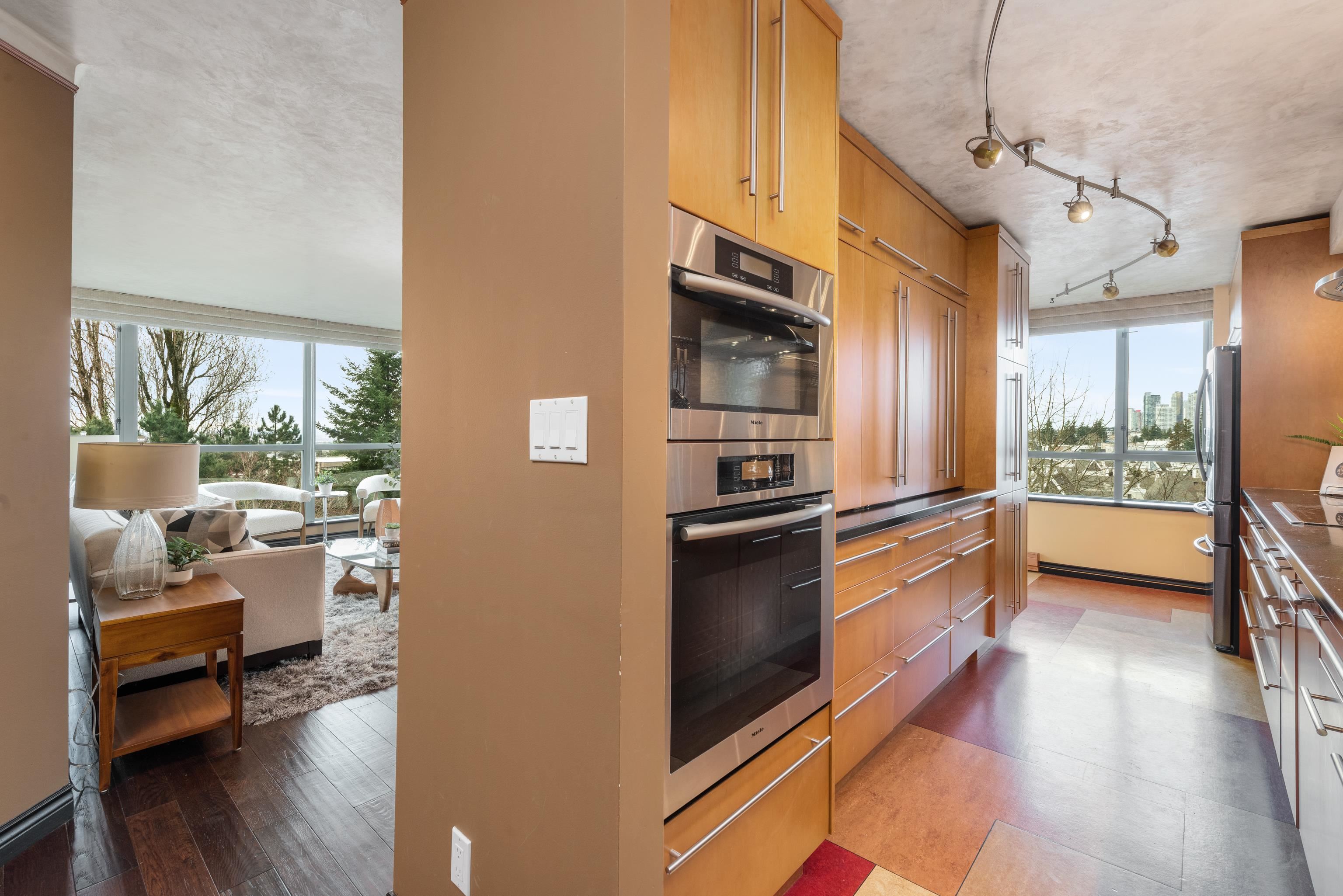 Additional image 4 of 601-6622 Southoaks Crescent, Burnaby, BC, V5E 4K2