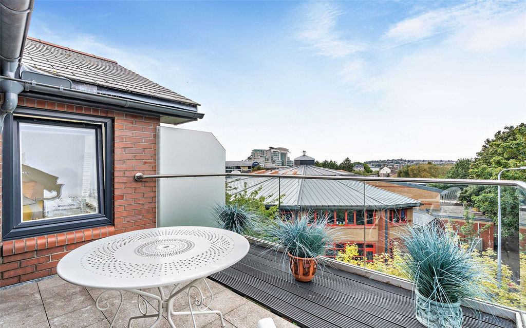 4 bed end terrace house for saleRoyal Stuart Lane, Cardiff CF10