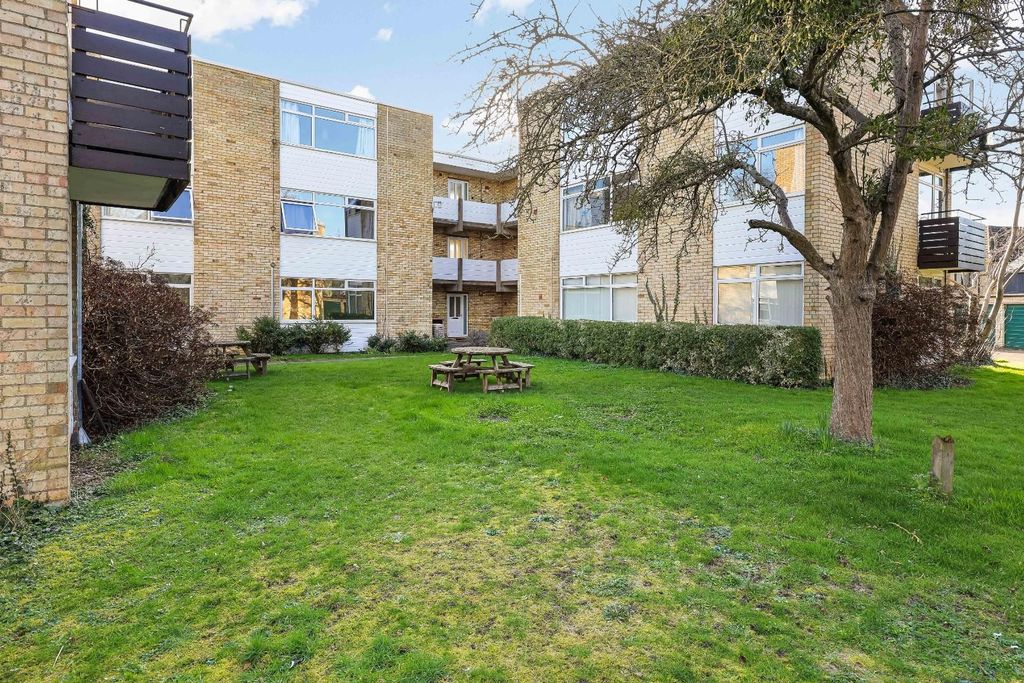 2 bed flat for saleChurch Street, Cambridge CB4