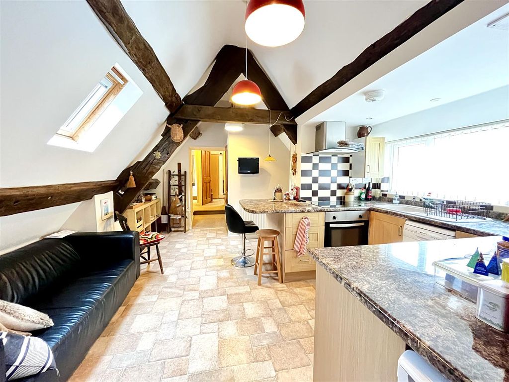 Additional image 2 of 4 bed flat for saleMarket Place, Coleford GL16
