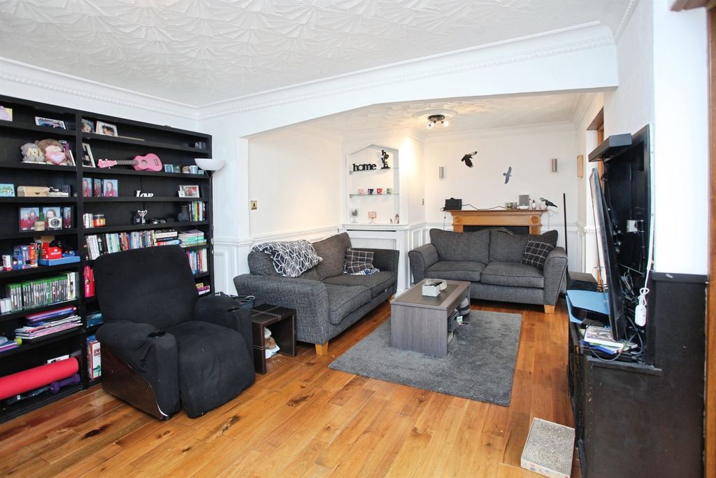 4 bed end terrace house for saleTramway Close, Fairwater, Cwmbran NP44 photo 3