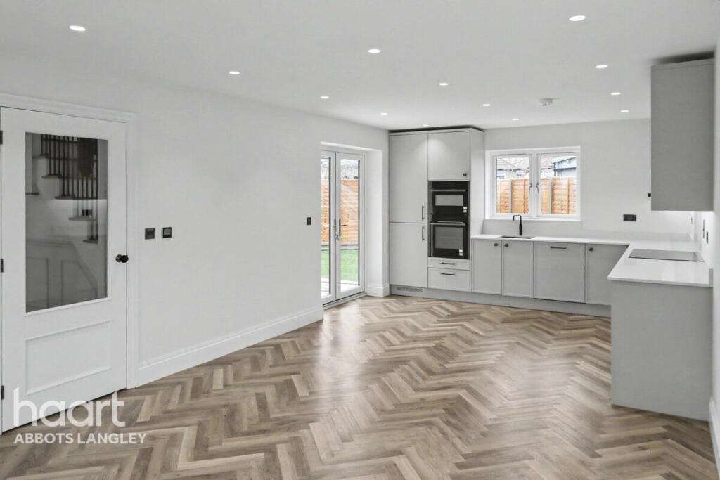 Ashridge Drive, St Albans photo 2