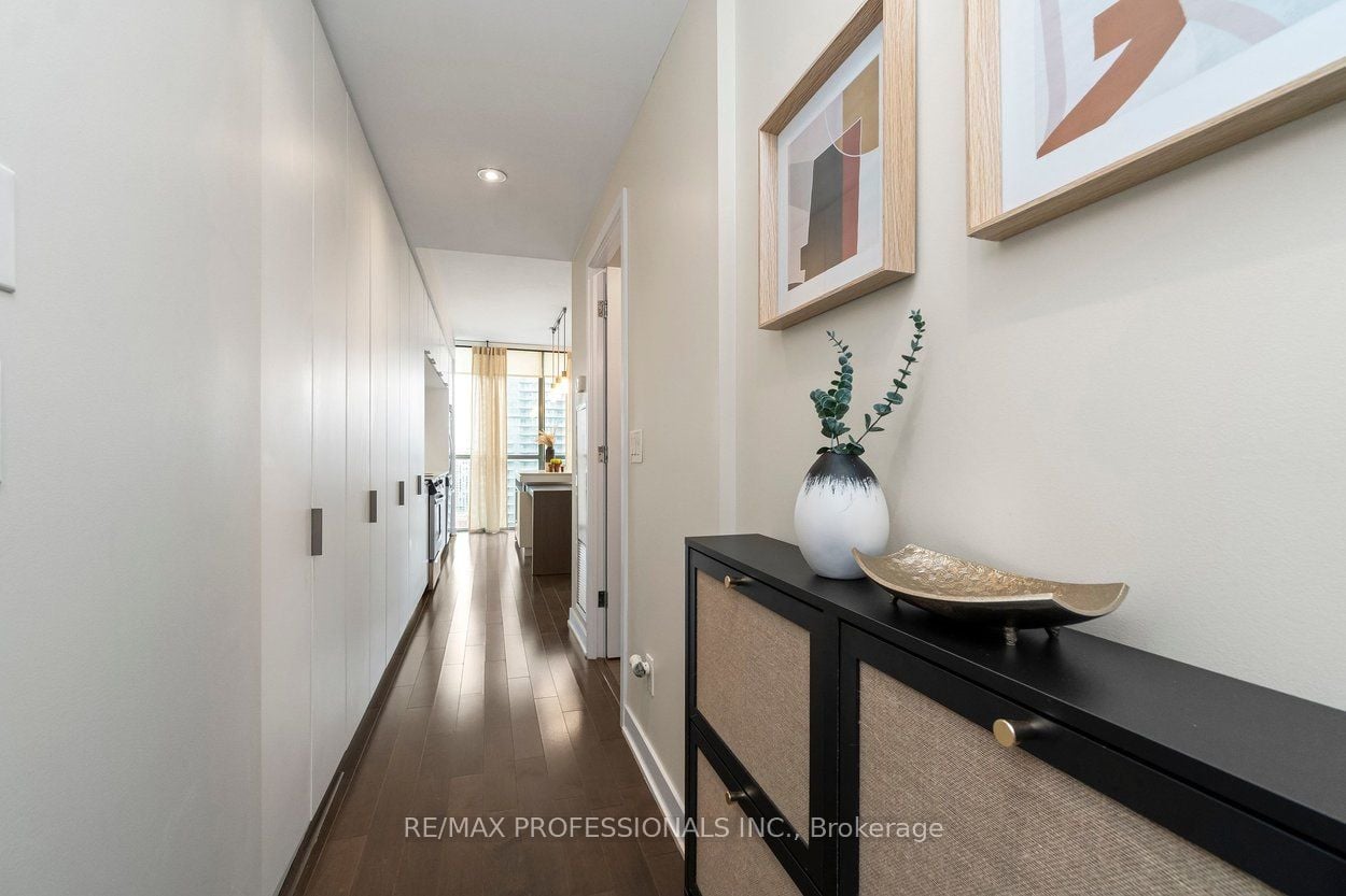 Additional image 3 of 2404-110 Charles Street E, Toronto, ON, M4Y 1T5