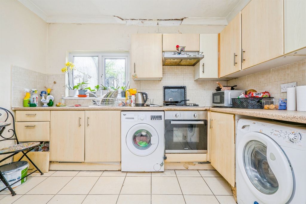 Additional image 16 of 2 bed flat for saleClaude Place, Roath, Cardiff CF24