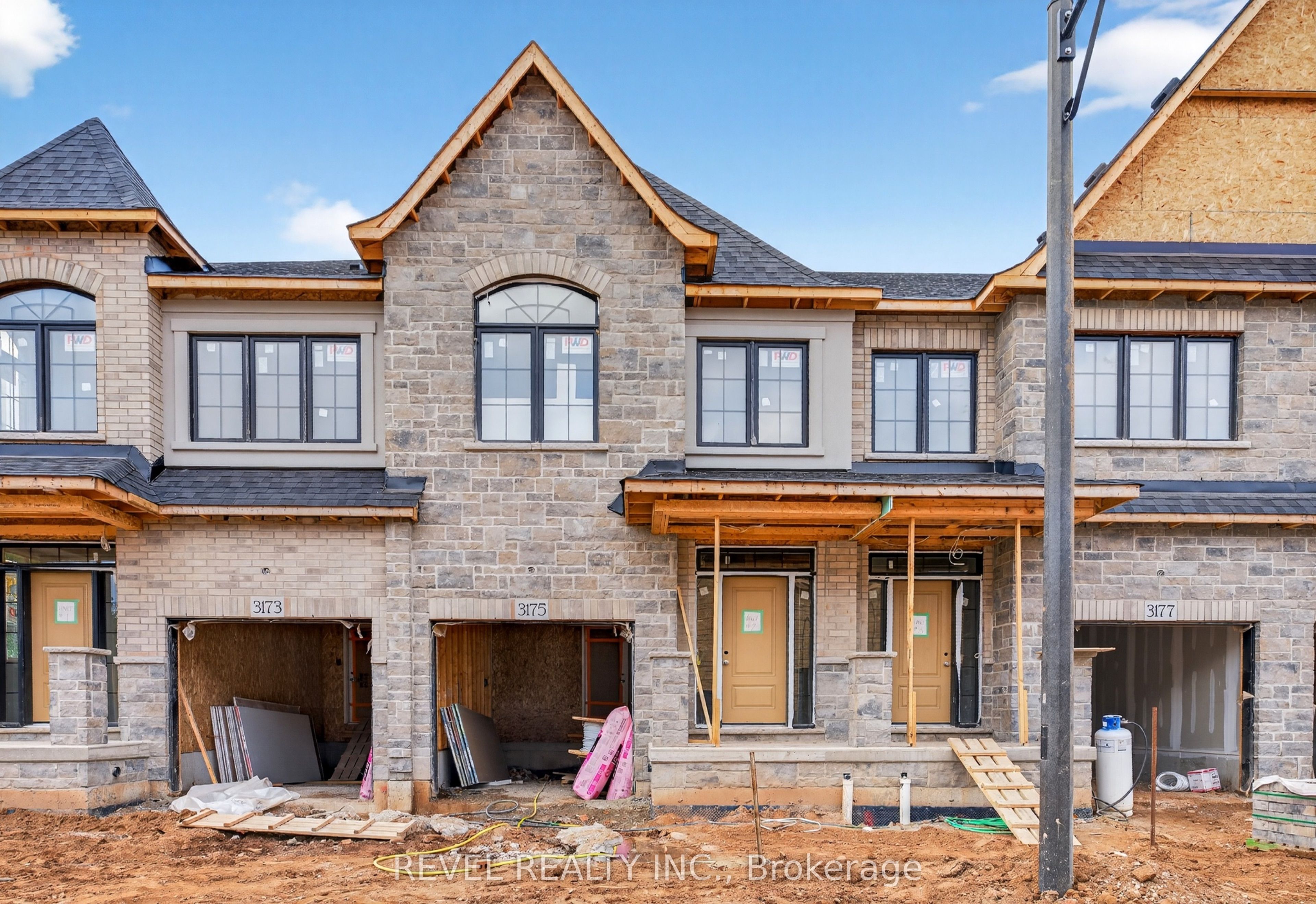 2-600 Maplehill Drive, Burlington, ON, L7N 2W3