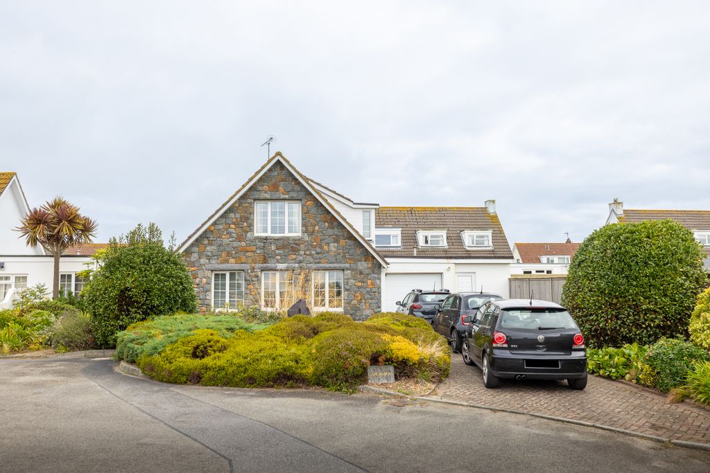 Additional image 5 of 3 bed semi-detached house for saleLe Long Trac, St. Martin, Guernsey GY4