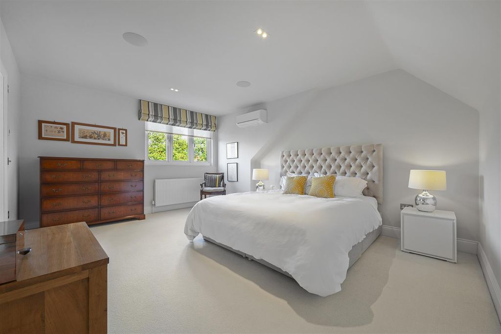 Additional image 5 of 5 bed property for saleLyndale Avenue, Childs Hill NW2
