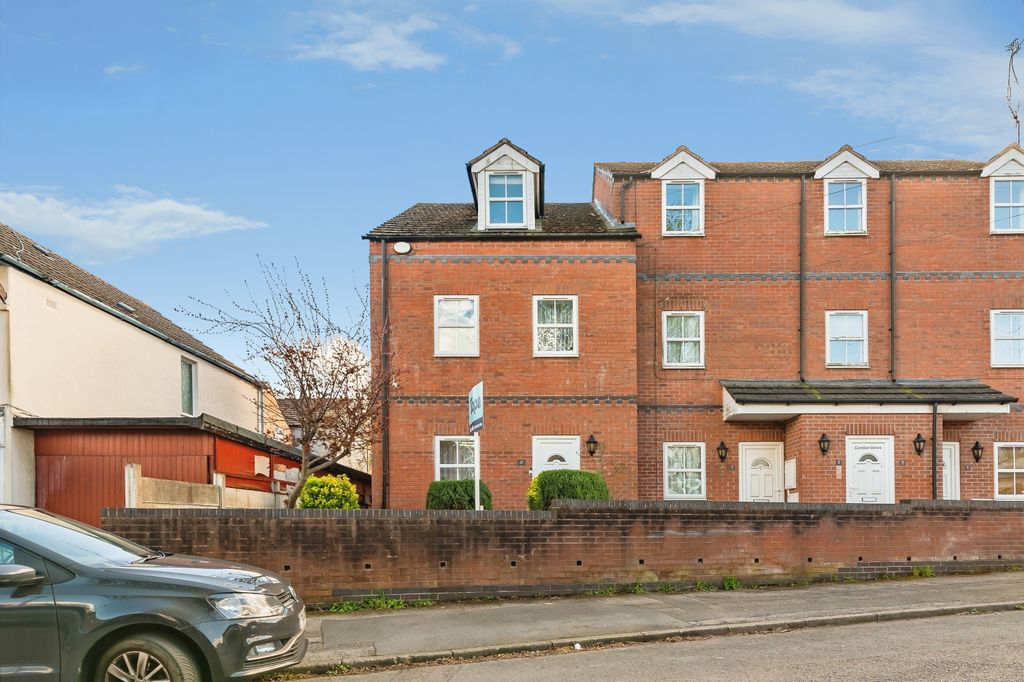 4 bed semi-detached house for saleSouthcliffe Road, Nottingham NG4