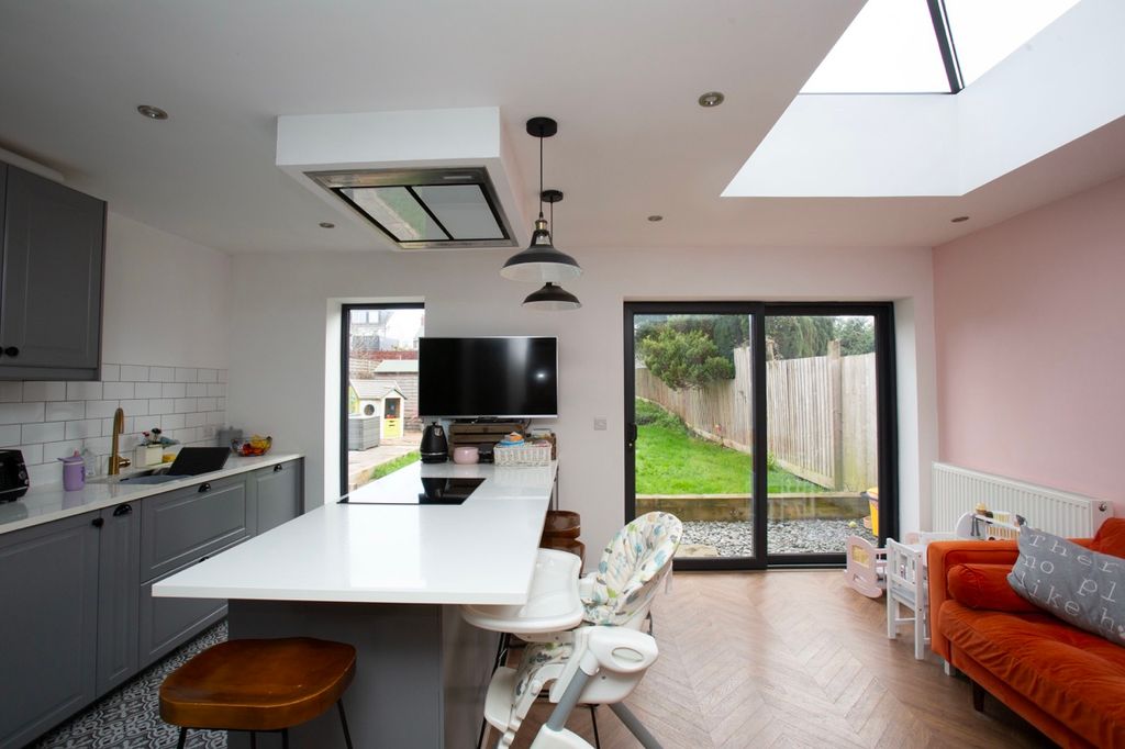 Additional image 2 of 3 bed semi-detached house for saleTy'r Y Sarn Road, Rumney, Cardiff CF3