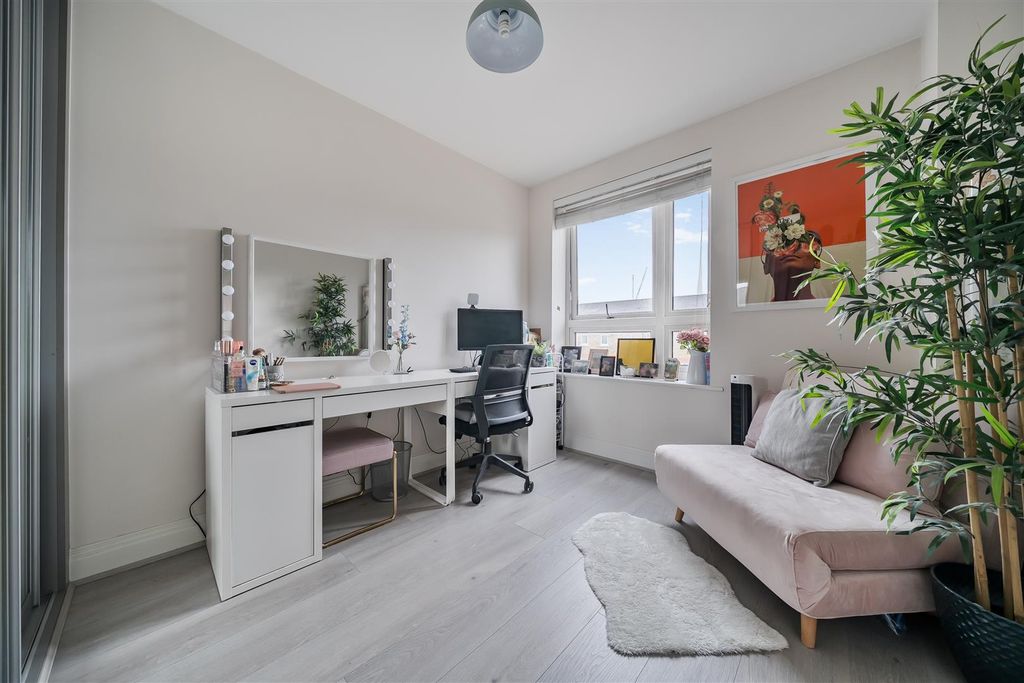 Additional image 8 of 2 bed flat for saleKestrel Court, Heron Way, Maidenhead SL6