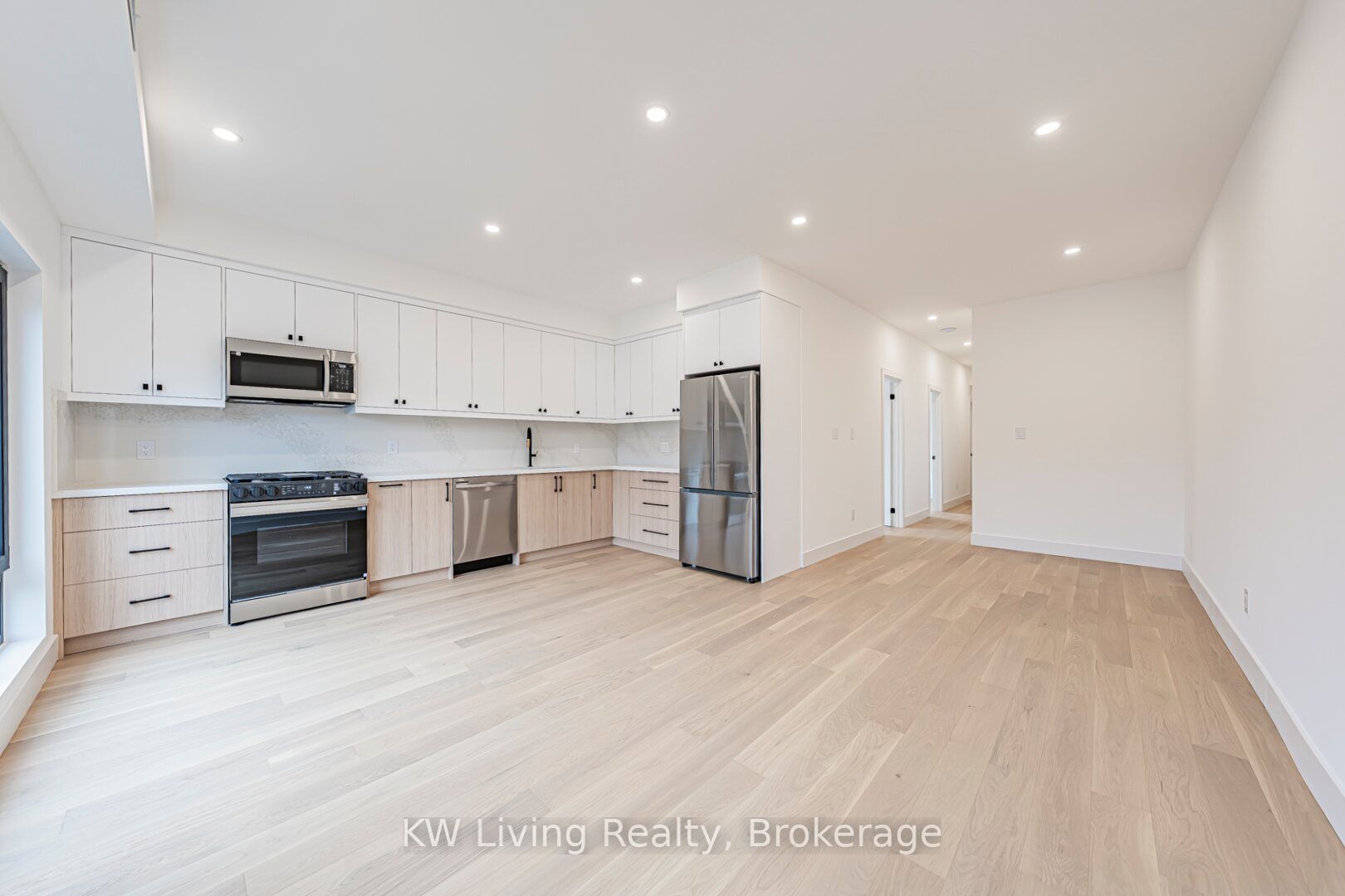 Additional image 4 of 14 Holmesdale Road, Toronto, ON, M6E 1Y1