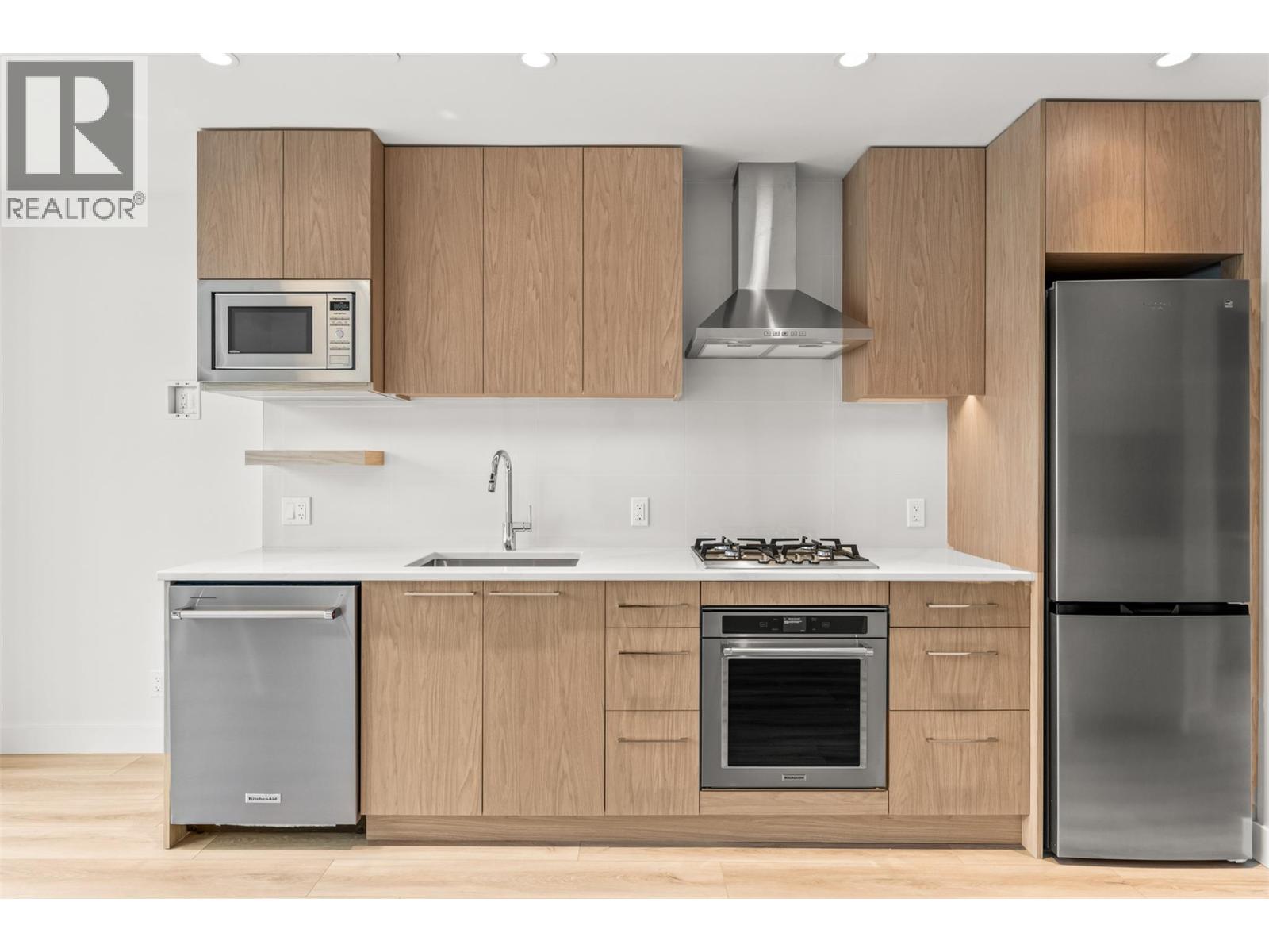 Additional image 4 of 204-3051 Abbott Street, Kelowna, BC, V1Y1G9