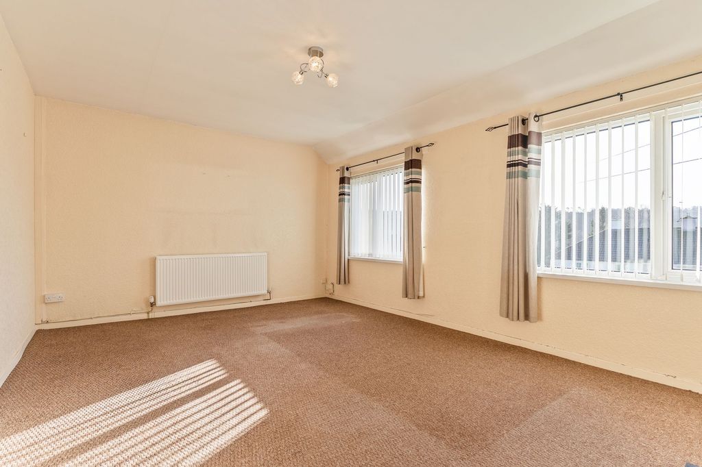 2 bed flat for saleNewport NP20 photo 4