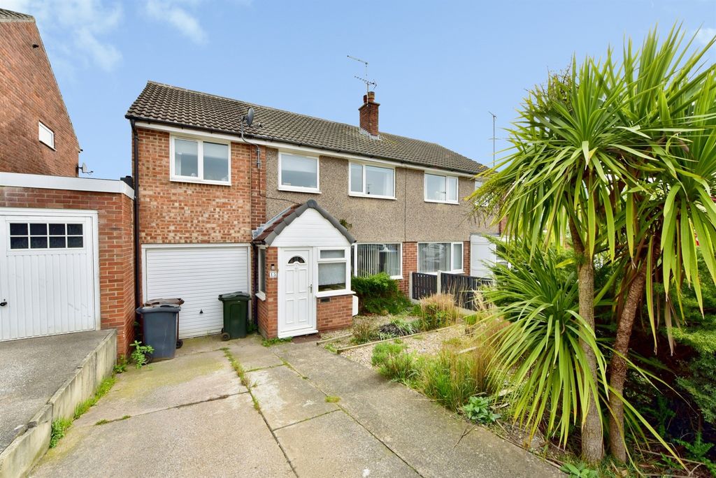 4 bed semi-detached house for saleRobin Place, Aston, Sheffield S26